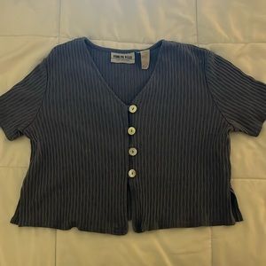 caroline wells blue cropped tee